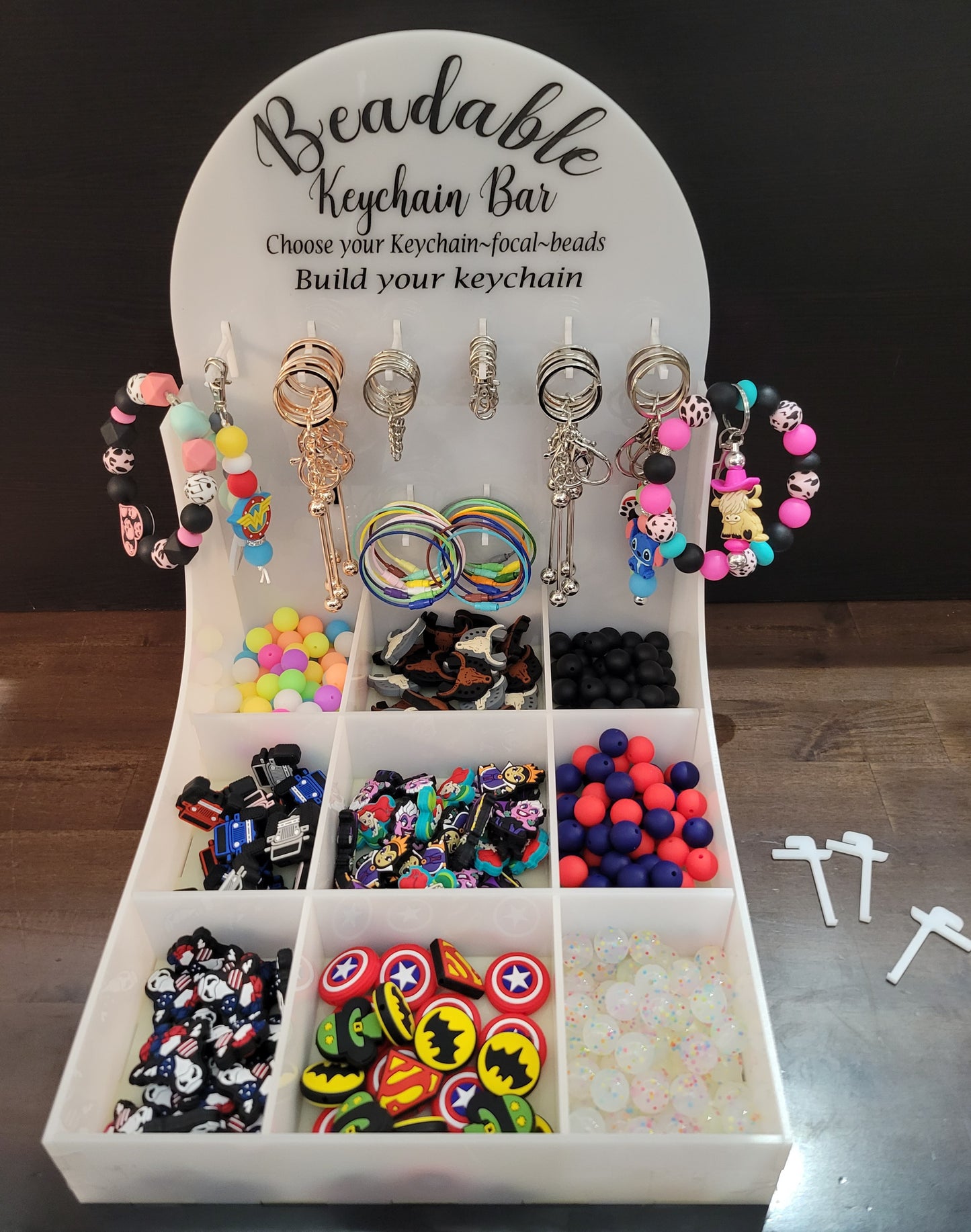 Beadable keychain bar stand (side boxes sold separately )