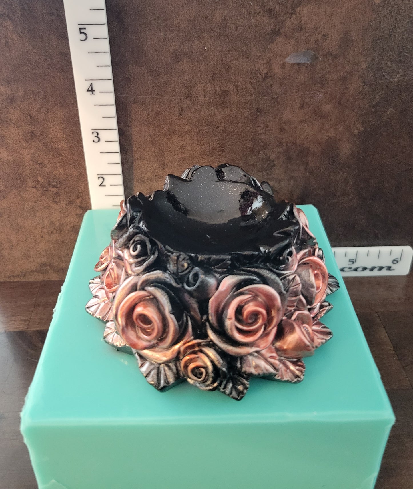 Rose base sphere holder