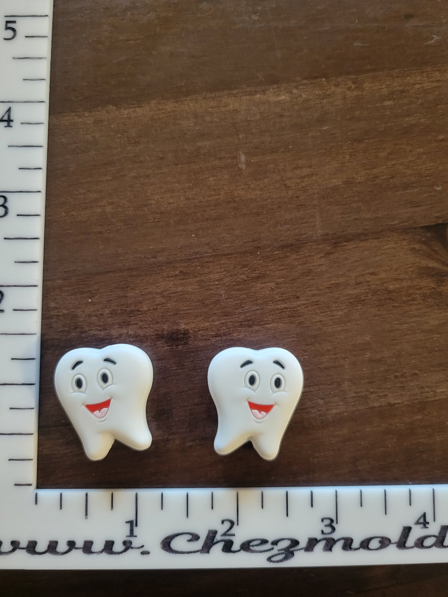 tooth- Silicone focal Bead