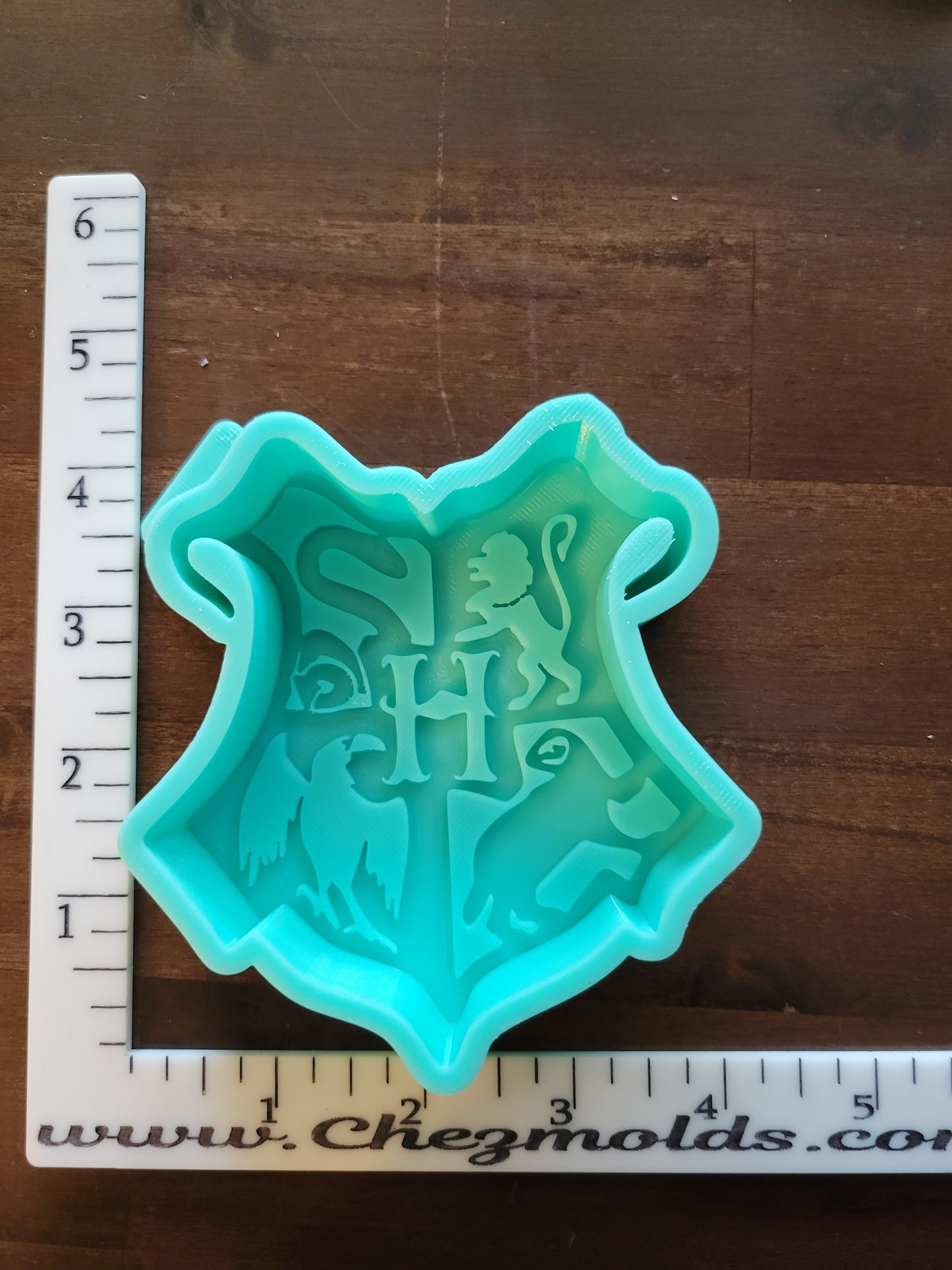 Hogwarts shield freshie mold